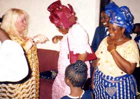 Ghata lernt African Dance in Nigeria